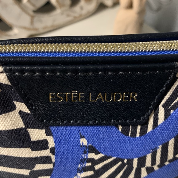 Estēe Lauder Cosmetics Bag - Picture 5 of 6